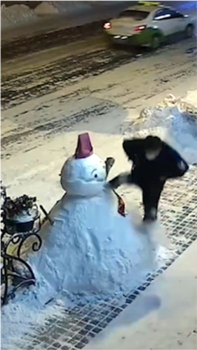 路边雪人：一个冬日里的温暖故事