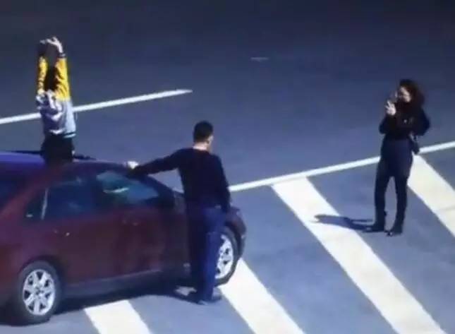 高速路边停车打孩子：一场悲剧背后的深思