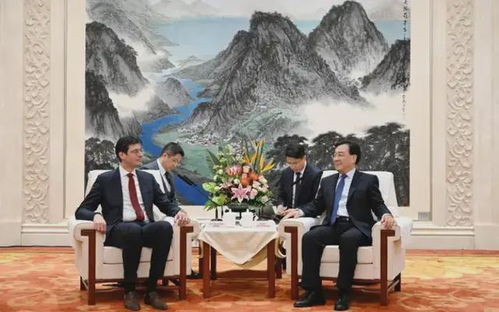 特朗普威胁对挑战美元地位的国家征收100%关税，外交部回应