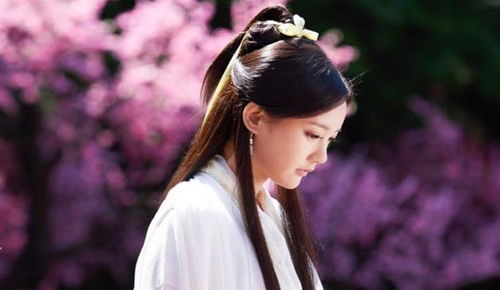 李一桐三代黄蓉合照刷屏微博：从朱茵到周迅，再到她