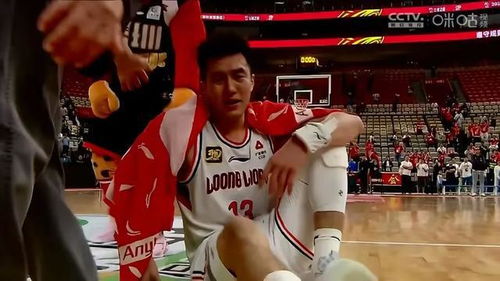 郭艾伦的篮球之路：梦想与现实的碰撞