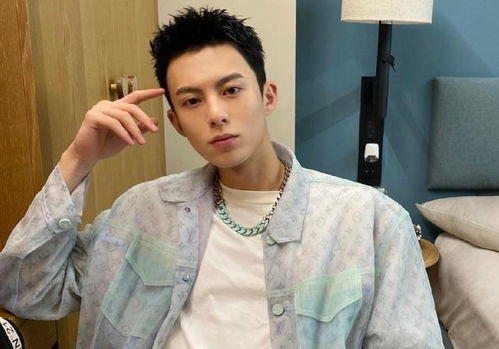 王鹤棣全明星偶遇王嘉尔：一场梦幻联动的巴黎邂逅