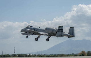 黄岩岛领空争端：菲军机非法闯入，中方果断警告驱离