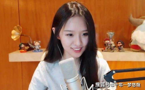 韦雪直播收入超9亿的秘密：从网红到带货女王的蜕变