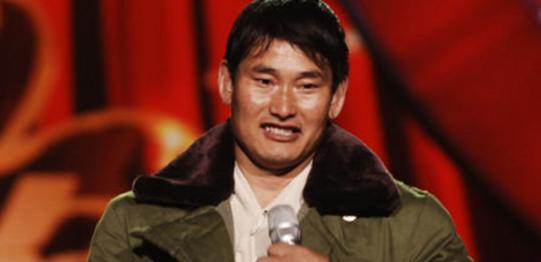 “大衣哥”朱之文起诉网暴者：四年骂声不断，他终于选择反击