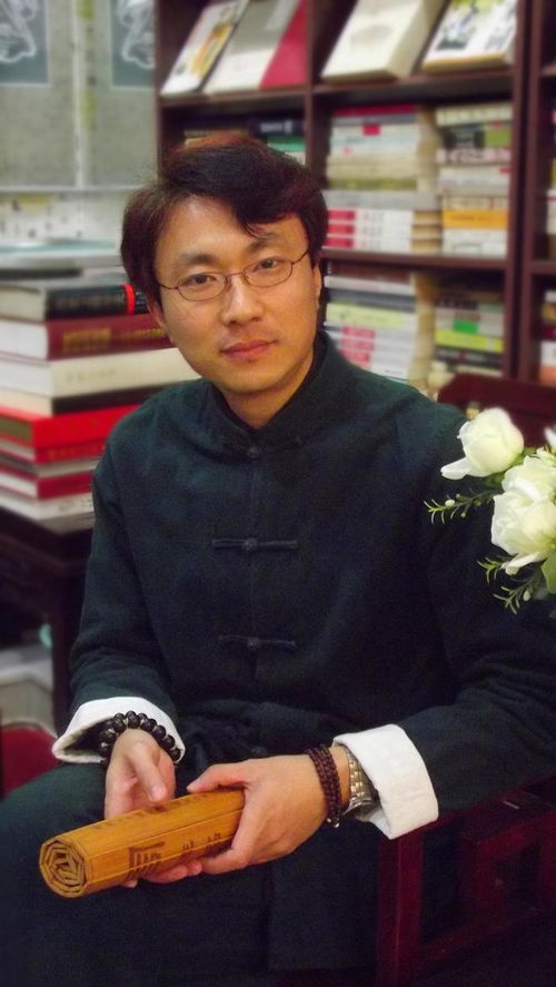 冯志亮：一位横跨历史与文化的巨匠