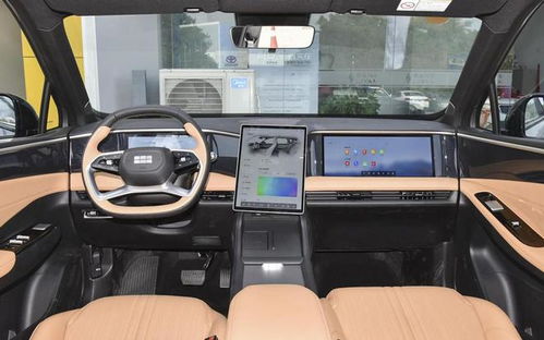 吉利 VS 比亚迪：2025，谁能笑傲智能汽车江湖？