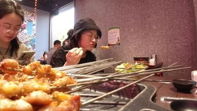 夜幕下的烟火气：一场烧烤的盛宴