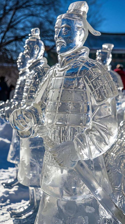 哈尔滨“冰马俑”被盘成了光头：冰雪艺术的奇妙之旅