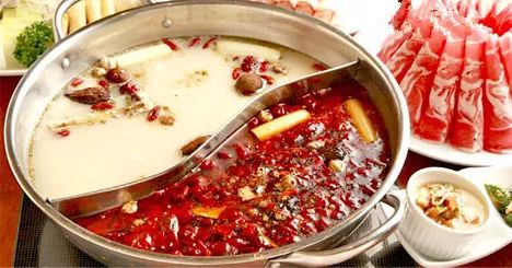 火锅汤底的秘密：从一锅好汤开始的味觉之旅