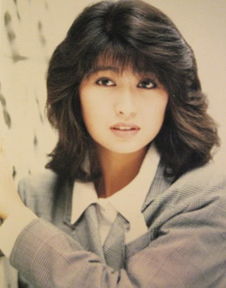 56岁吴倩莲退圈多年后罕见露面：优雅老去的模样令人动容