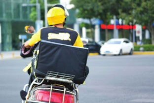 外卖小哥用脚步丈量生活：身体缺陷无法阻挡追梦的脚步