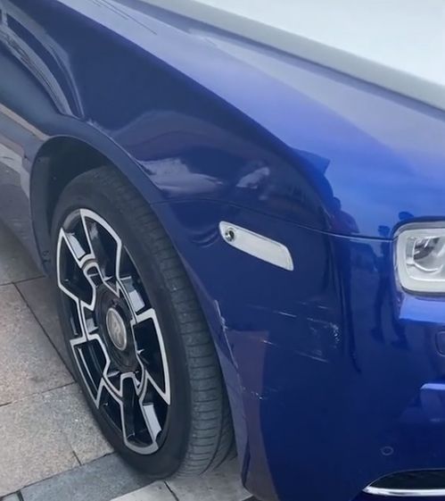 劳斯莱斯被撞事件背后：车主的善意与货车司机的困境