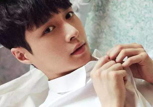 朴灿烈与张艺兴的遗憾瞬间：一次未曾触碰的握手背后