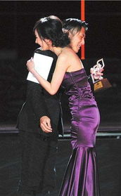 惠英红杨幂同框互动引热议：娱乐圈的真挚友谊