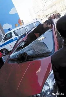 惊魂一刻：女子15楼跳下砸中轿车却奇迹生还，车主回应让人深思