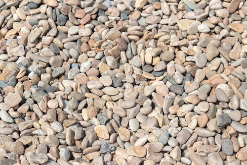 男子随手一雕，鹅卵石竟成精美工艺品！