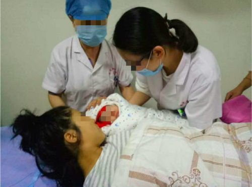 孕妇被行李砸中致孩子早产离世，谁该担责？