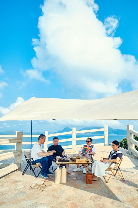 《我在岛屿读书》：与作家们共度的书香之旅