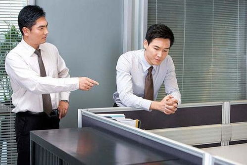 为什么大领导性格孤僻却依然成功？从沟通能力到人格魅力的深度解析