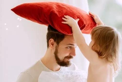 隔辈养孩子真的更好吗？妈妈养和老人养的利弊大起底