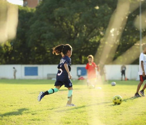 孙俪分享小花学瑜伽日常：母女间的温馨互动