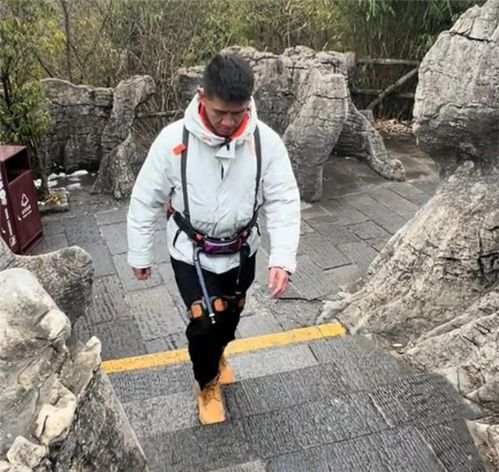 湖北景区引入“机器腿”助力游客轻松爬山，科技与旅游的完美结合
