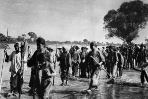 法国小伙马库斯携622张侵华日军罪证照片来华捐赠：家族记忆与历史真相