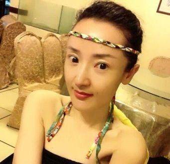 深度剖析：女演员揭露童年阴影，社会如何面对性骚扰话题