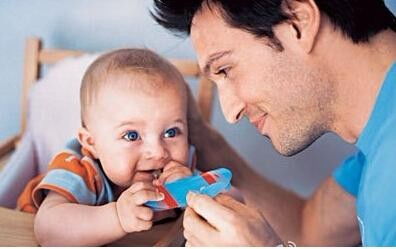 宝贝，爸爸以一种超神秘的方式陪着你