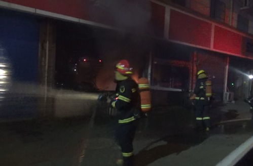 卡式炉起火，9岁姐姐临危不乱教科书式灭火