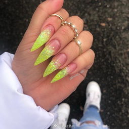 敖闰“裂空爪”美甲：千元价格背后的故事