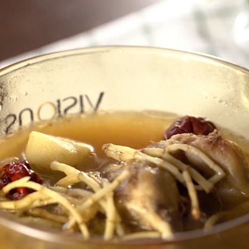 鱼腥草筒骨汤的奇妙滋味：一次舌尖上的冒险