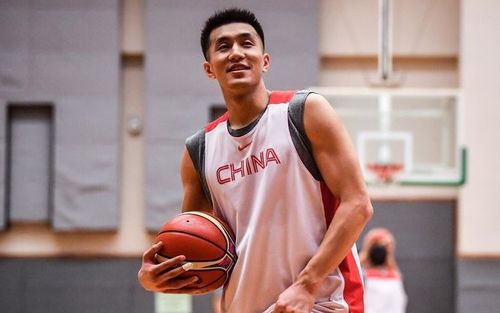 郭艾伦再发声：从伤痛到希望，篮球之路的坎坷与坚持