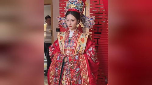 女生亲手缝制凤冠送闺蜜出嫁，耗时60天的深情厚意