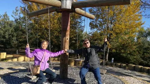 老两口的小时光：平凡生活中的温暖瞬间