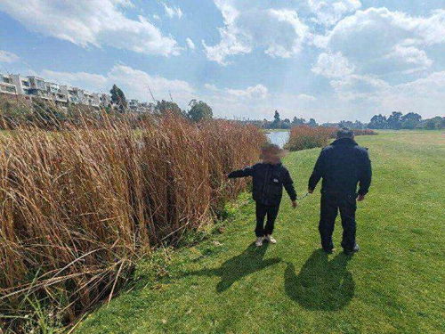 夜幕下的潜水怪盗：三人穿潜水服盗窃高尔夫球的离奇案件