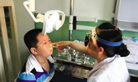 医生提醒：挖鼻孔可能引发颅内感染，你还在“爽”吗？