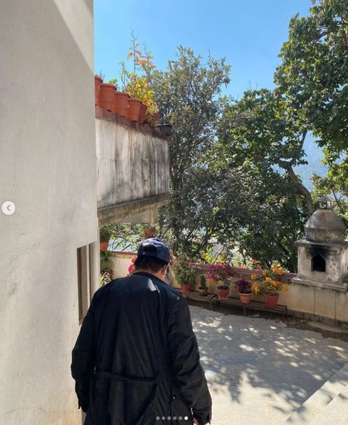 李连杰晒日本旅游照：61岁状态依旧超棒！