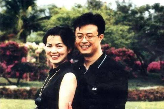 六姊妹妻子入狱丈夫同墙相隔：一段令人唏嘘的人生故事