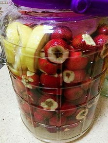 山楂泡酒的正确方法：小王的药酒制作与比例搭配指南