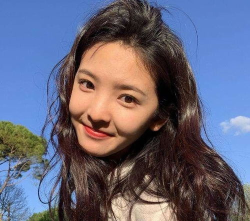 章若楠演技争议：从“木头”到实力派的蜕变之路