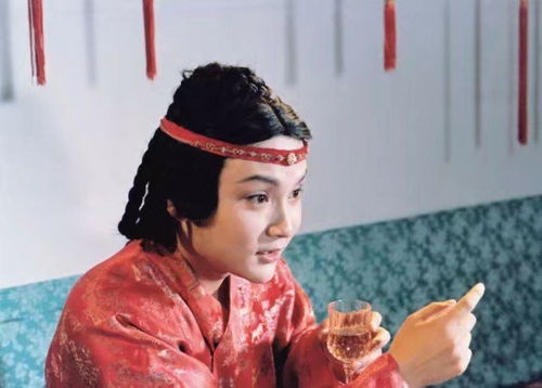 《红楼梦》：贾宝玉为何选择出家，而不愿与薛宝钗共度余生？