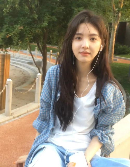 章若楠：清新气质与甜美笑容的完美结合