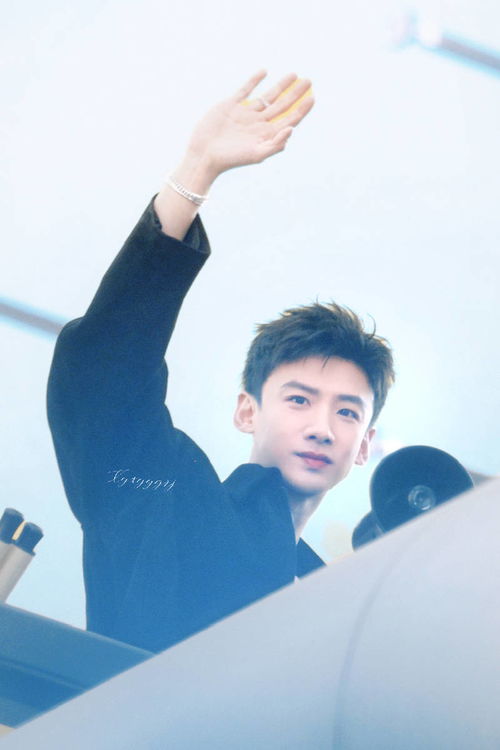 白敬亭章若楠共创说来就来，幽默互动引爆全网！