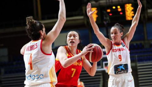 三代中国女篮超级中锋同框：从辉煌到传承