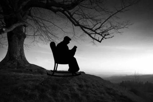 不知不觉，岁月已悄然改变了一切