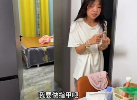 女生在杭州读大学：生活费涨到3000元是否合理？