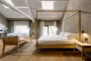 在人生的旅途中，寻找属于自己的“旅店”