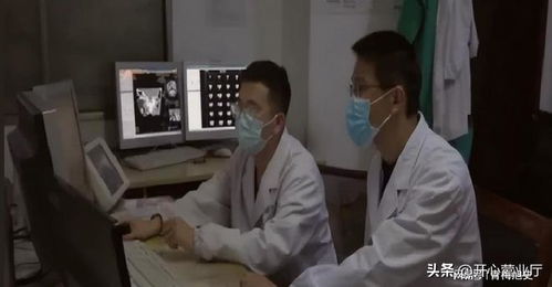 医生提醒：长期熬夜玩手机或导致病理性近视，真实案例令人震惊